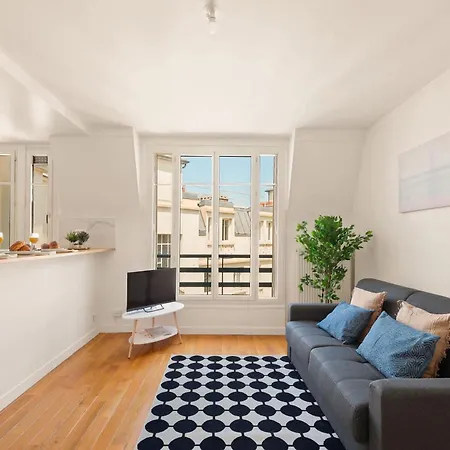 Appartement Bnbnova - Eiffel Tower & Champ De Mars - Sleeps 4 *