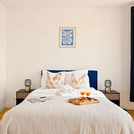 Appartement Bnbnova - Eiffel Tower & Champ De Mars - Sleeps 4 Paris