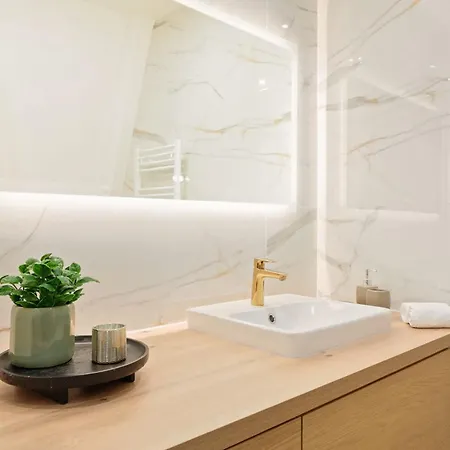 Appartement Bnbnova - Eiffel Tower & Champ De Mars - Sleeps 4 Paris