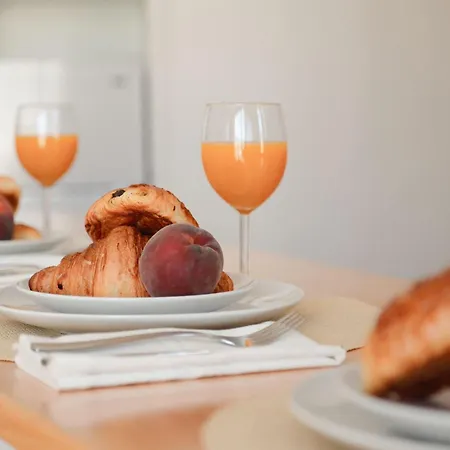 Bnbnova - Eiffel Tower & Champ De Mars - Sleeps 4 Paris